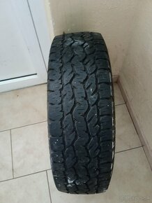 Predám dve pneumatiky 215/70 R 16 - 5