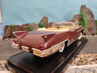 prodám model 1:18 cadillac eldorado biaritz 1958 - 5