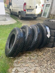 Predám  NOKIAN HAKKAPELIITTA LT3 LT235/85 R16 - 5