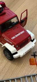 Bruder hasiči Jeep s figúrkou hasiča a príslušenstvo - 5