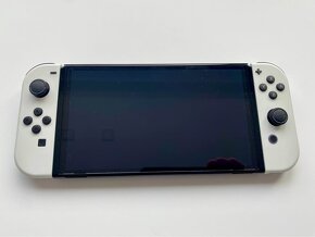 Nintendo Switch OLED s hrami - 5