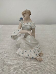 Royal dux žena s vtáčikom porcelánová soška - 5