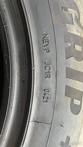 255/60R18 goodyear ultragrip - 5