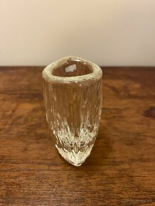 Mala vaza lisovane sklo - 5