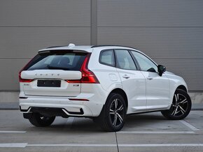 Volvo XC60 B5 R-Design AWD Benzín 2022 - 5