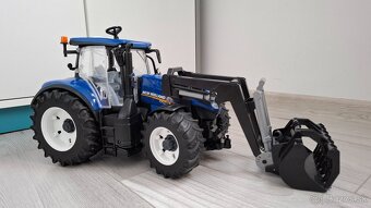 Traktor New Holland s prednou lyžicou Bruder - 5