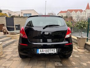 HYUNDAI i20 2013 benzín TOP stav - 5