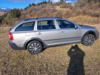 Predám škodu Octavia Scout 2TDI,103kw, 4x4,automat - 5