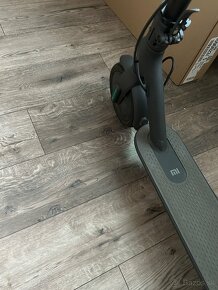 Predám Xiaomi Mi Electric Scooter 1S - 5