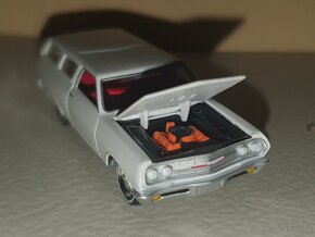 Johny Lightning  Chevrolet Chevelle Wagon - 5