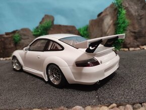 prodám model 1:18 porsche 911 GT3 RSR 996 plain body version - 5