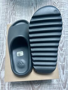 Adidas Yeezy Slides Dark Onyx - 5