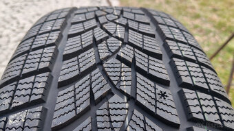 Zimné pneu 235/55 R17 --- GOOD YEAR - 5