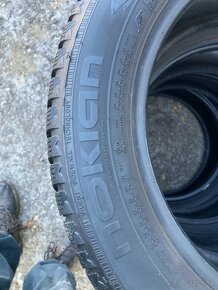 Zimné pneu 205/55R16 viem aj prezuť - 5