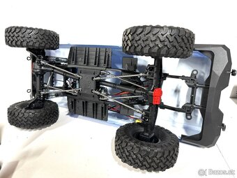 Axial SCX10 III Base Camp 4WD 1:10 RTR modrý + baterie a nab - 5