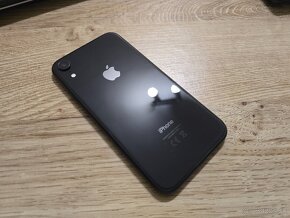 Iphone XR 64gb plnefunkcny v super stave bolo na nom nosene - 5