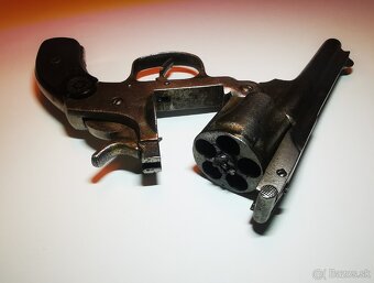 Revolver typu Smith & Wesson, cal. 380 CF - 5