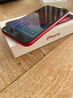 iPhone SE 2020 red - 5