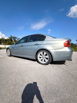 Predám BMW E90 320D (diesel), nové zimné pneu, nová STK - 5