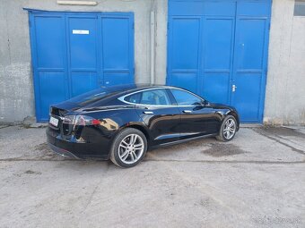 Tesla Model S85 - 5