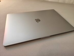 15" MacBook Pro i9, 16GB RAM, 512GB SSD, Radeon Pro 560X 4GB - 5