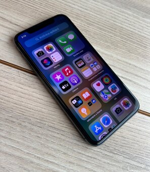 iPhone X 64GB - 100% batéria - 5