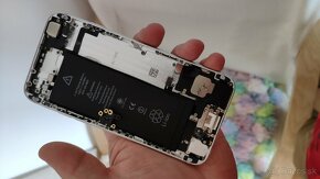 Apple iPhone 6 - zadný kryt s batériou a dielmi - 5