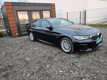 BMW 530e xDrive A/T M-Packet  LASER benzín+elektro Slovenské - 5