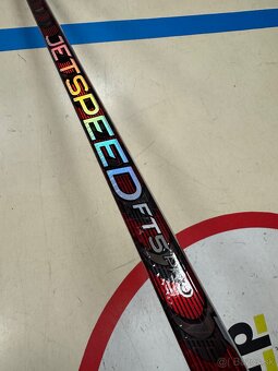 UPLNE NOVA PROFI HOKEJKA CCM JETSPEED FT5 PRO PRAVACKA 65F - 5