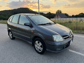 NISSAN ALMERA TINO 2.2 - 5