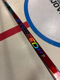 UPLNE NOVA PROFI HOKEJKA CCM JETSPEED FT7 AKTUALNY PROFI MOD - 5