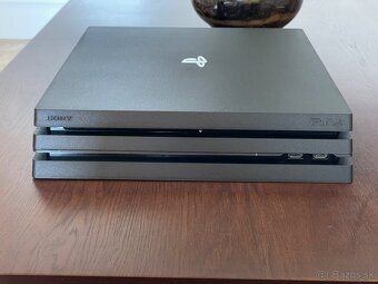 PS4 Pro 1Tb + 14 hier + 2. ovládače - 5