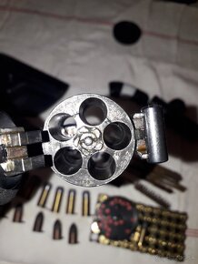 Predám historick. revolver 9mm BEZ ZBROJAKU  18+ - 5