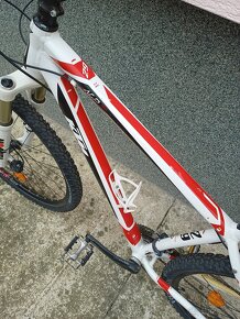 KTM 29" horsky bajk, ram 19", Shimano XT - 5