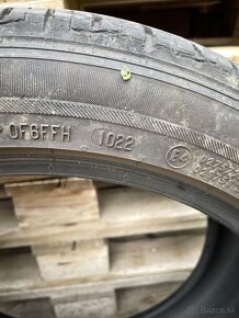 Predám dve pneu 225/45 r17 - 5