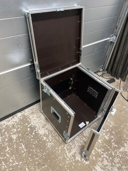 Thon L-Rack 10U Service Hatch - 5