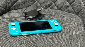 Nintendo switch lite blue - Dobrý stav + pokemon - 5