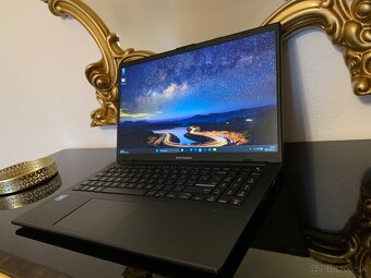 ASUS Vivobook Go 15 - 5