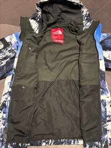 Supreme x THE North Face bunda - 5