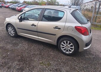 Peugeot 207 1,4 HDI 70 k Urban nafta manuál 50 kw - 5