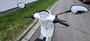 Vespa Sprint 125 - white & black edition, Akrapovič Slip-On - 5