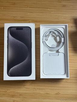 iPhone 15 Pro 128GB Black Titanium v top stave - 5