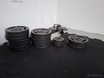 Fitness vybavenie, činky, stojan, lavička, podlaha+doplnky - 5