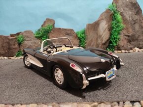 prodám model 1:18 chevrolet corvette 1957 - 5