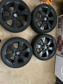 5x112 R18 Skoda luna cierne - 5