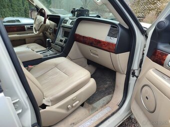 Lincoln Navigator 2 - 5