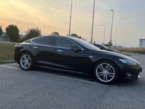 Tesla S - 5