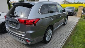 OUTLENDER 2.4 PHEV 4x4 - 5