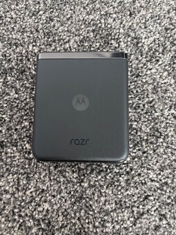 Motorola razr v40 ultra - 5