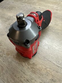 Milwaukee M12 rázový uťahovák - 5